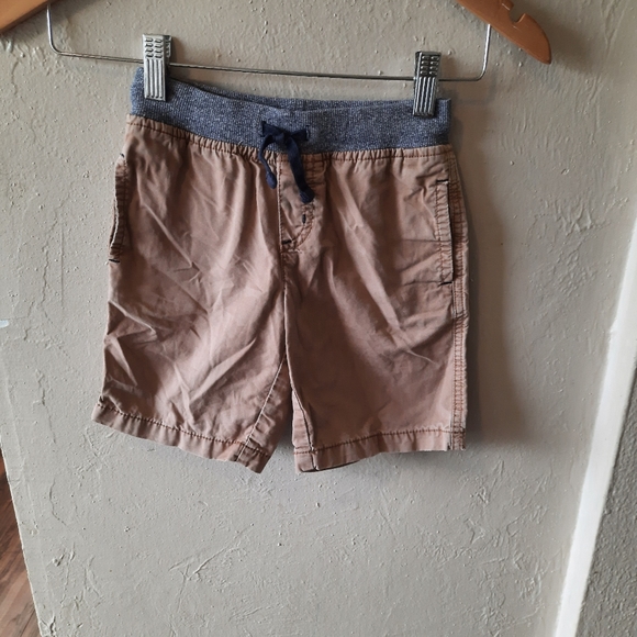 Gymboree Other - Boys size 5T shorts
